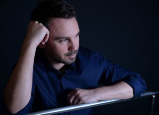 Γιώργης Χριστοδούλου: Στις 22 Μαίου θα μας αφηγηθεί τις ιστορίες των τραγουδιών του Αττίκ